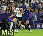 19.07.2025, UEFA Frauen-Europameisterschaft 2025 in der Schweiz. Viertelfinale, Frankreich - Deutschland, im St-Jakob-Park Basel (Schweiz). v.li: Jule Brand (Deutschland) gegen Sakina Karchaoui (Frankreich) 