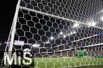 19.07.2025, UEFA Frauen-Europameisterschaft 2025 in der Schweiz. Viertelfinale, Frankreich - Deutschland, im St-Jakob-Park Basel (Schweiz). Elfmeterschiessen, Torhterin Ann-Katrin Berger (Deutschland) kann den Schuss von Sakina Karchaoui (Frankreich) nicht parieren.