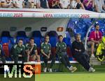 19.07.2025, UEFA Frauen-Europameisterschaft 2025 in der Schweiz. Viertelfinale, Frankreich - Deutschland, im St-Jakob-Park Basel (Schweiz). re: Trainer Christian Wck (Deutschland) nachdenklich 