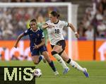 19.07.2025, UEFA Frauen-Europameisterschaft 2025 in der Schweiz. Viertelfinale, Frankreich - Deutschland, im St-Jakob-Park Basel (Schweiz). v.li: Sakina Karchaoui (Frankreich) gegen Giovanna Hoffmann (Deutschland) 