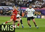 23.07.2025, UEFA Frauen-Europameisterschaft 2025 in der Schweiz. Halbfinale, Deutschland - Spanien, Im Stadion Letzigrund Zrich. v.l. Esther Gonzalez (Spanien) gegen Sophia Kleinherne (Deutschland) und Carlotta Wamser (Deutschland) 