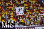 23.07.2025, UEFA Frauen-Europameisterschaft 2025 in der Schweiz. Halbfinale, Deutschland - Spanien, Im Stadion Letzigrund Zrich.  Fans Deutschland schwenken ihre Fahnen 