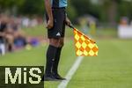 25.07.2025, Fussball 1. Bundesliga 2025/2026,  Testspiel Rot-Weiss Essen - FC Augsburg, im Donaustadion Dillingen, Schwaben. Linienrichter an der Seitenlinie.

