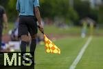 25.07.2025, Fussball 1. Bundesliga 2025/2026,  Testspiel Rot-Weiss Essen - FC Augsburg, im Donaustadion Dillingen, Schwaben. Linienrichter an der Seitenlinie.

