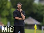 25.07.2025, Fussball 1. Bundesliga 2025/2026,  Testspiel Rot-Weiss Essen - FC Augsburg, im Donaustadion Dillingen, Schwaben. Trainer Sandro Wagner (FC Augsburg) nachdenklich an der Seitenlinie.

