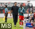 25.07.2025, Fussball 1. Bundesliga 2025/2026,  Testspiel Rot-Weiss Essen - FC Augsburg, im Donaustadion Dillingen, Schwaben. v.li: Trainer Sandro Wagner (FC Augsburg) mit Kyliane Dong (FC Augsburg) 

