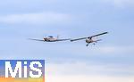 06.07.2025, Bad Wrishofen im Unterallgu, 60 Jahre Jubilumsflugtag des Modellflugplatz MFC-Bad Wrishofen, Auch Manntragende Flugzeuge bereichern die Show, Aerospool WT9 Dynamic, li: D-MHWR, einmotoriges zweisitziges 3-achsgesteuertes Ultraleichtflugzeug.  re: Flight Design CTSW, Dreiachsgesteuertes Ultraleichtflugzeug, D-MSGD, 