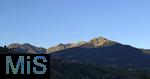 31.07.2025, Meran in Sdtirol, Italien. Ortsteil Algund, Blick auf die Berggipfel gegenber des Ortes.