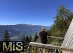 31.07.2025, Meran in Sdtirol, Italien. Ortsteil Algund, Ausblick bei Vellau nhe der Leiter Alm auf 1.550 Metern Hhe. 
 