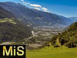 31.07.2025, Meran in Sdtirol, Italien. Ortsteil Algund, Ausblick bei Vellau nhe der Leiter Alm richtung Naturns und Schlanders im Vinschgau.
  