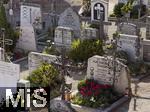 31.07.2025, Meran in Sdtirol, Italien. Ortsteil Dorf Tirol,  Friedhof an der Kirche.