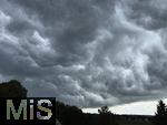 01.08.2025, Bad Wrishofen, Unterallgu, bedrohliche Gewitterwolken am Himmel ber der Kurstadt Bad Wrishofen (Bayern). 