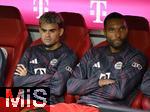 02.08.2025, Fussball Bundesliga 2025/2026, Freundschaftsspiel, FC Bayern Mnchen - Olympique Lyon, in der Allianz-Arena Mnchen, v.l. Luis Diaz (FC Bayern Mnchen) und Jonathan Tah (FC Bayern Mnchen) auf der Ersatzbank.