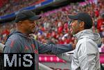 02.08.2025, Fussball Bundesliga 2025/2026, Freundschaftsspiel, FC Bayern Mnchen - Olympique Lyon, in der Allianz-Arena Mnchen, v.l. Trainer Vincent Kompany (FC Bayern Mnchen) begrt Trainer Paulo Fonseca (Olympique Lyon) 