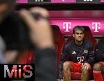 02.08.2025, Fussball Bundesliga 2025/2026, Freundschaftsspiel, FC Bayern Mnchen - Olympique Lyon, in der Allianz-Arena Mnchen, v.l. Luis Diaz (FC Bayern Mnchen) auf der Bank