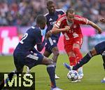 02.08.2025, Fussball Bundesliga 2025/2026, Freundschaftsspiel, FC Bayern Mnchen - Olympique Lyon, in der Allianz-Arena Mnchen, Harry Kane (FC Bayern Mnchen) setzt sich durch