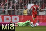 02.08.2025, Fussball Bundesliga 2025/2026, Freundschaftsspiel, FC Bayern Mnchen - Olympique Lyon, in der Allianz-Arena Mnchen, Torwart Manuel Neuer (FC Bayern Mnchen) und Min-jae Kim (Bayern Mnchen, Minjae Kim) 