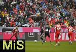 02.08.2025, Fussball Bundesliga 2025/2026, Freundschaftsspiel, FC Bayern Mnchen - Olympique Lyon, in der Allianz-Arena Mnchen, Es regnet