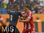 02.08.2025, Fussball Bundesliga 2025/2026, Freundschaftsspiel, FC Bayern Mnchen - Olympique Lyon, in der Allianz-Arena Mnchen, Corentin Tolisso (Olympique Lyon) geht Tom Bischof (Bayern Mnchen) an die Gurgel