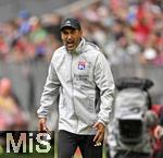 02.08.2025, Fussball Bundesliga 2025/2026, Freundschaftsspiel, FC Bayern Mnchen - Olympique Lyon, in der Allianz-Arena Mnchen, Trainer Paulo Fonseca (Olympique Lyon) in Rage
