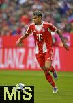 02.08.2025, Fussball Bundesliga 2025/2026, Freundschaftsspiel, FC Bayern Mnchen - Olympique Lyon, in der Allianz-Arena Mnchen, Luis Diaz (FC Bayern Mnchen) am Ball.