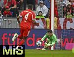 02.08.2025, Fussball Bundesliga 2025/2026, Freundschaftsspiel, FC Bayern Mnchen - Olympique Lyon, in der Allianz-Arena Mnchen, Torwart Jonas Urbig (FC Bayern Mnchen) 