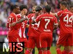 02.08.2025, Fussball Bundesliga 2025/2026, Freundschaftsspiel, FC Bayern Mnchen - Olympique Lyon, in der Allianz-Arena Mnchen, v.l. Michael Olise (FC Bayern Mnchen), Luis Diaz (FC Bayern Mnchen), Konrad Laimer (FC Bayern Mnchen), Serge Gnabry (FC Bayern Mnchen) und Josip Stanisic (Bayern Mnchen) 