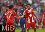 02.08.2025, Fussball Bundesliga 2025/2026, Freundschaftsspiel, FC Bayern Mnchen - Olympique Lyon, in der Allianz-Arena Mnchen, v.l. Michael Olise (FC Bayern Mnchen) und Cassiano Kiala (Bayern Mnchen) jubeln