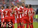 02.08.2025, Fussball Bundesliga 2025/2026, Freundschaftsspiel, FC Bayern Mnchen - Olympique Lyon, in der Allianz-Arena Mnchen, Torjubel v.l. Serge Gnabry (FC Bayern Mnchen), Joshua Kimmich (FC Bayern Mnchen), Josip Stanisic (Bayern Mnchen), Jonathan Tah (FC Bayern Mnchen), Luis Diaz (FC Bayern Mnchen), Konrad Laimer (FC Bayern Mnchen) und Michael Olise (FC Bayern Mnchen) 
