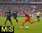 02.08.2025, Fussball Bundesliga 2025/2026, Freundschaftsspiel, FC Bayern Mnchen - Olympique Lyon, in der Allianz-Arena Mnchen, Luis Diaz (FC Bayern Mnchen) setz sich durch