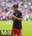 02.08.2025, Fussball Bundesliga 2025/2026, Freundschaftsspiel, FC Bayern Mnchen - Olympique Lyon, in der Allianz-Arena Mnchen, Tom Bischof (Bayern Mnchen) beim Aufwrmen 