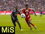 02.08.2025, Fussball Bundesliga 2025/2026, Freundschaftsspiel, FC Bayern Mnchen - Olympique Lyon, in der Allianz-Arena Mnchen, Kingsley Coman (re, FC Bayern Mnchen) gegen Sael Kumbedi (li, Olympique Lyon) 