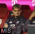 02.08.2025, Fussball Bundesliga 2025/2026, Freundschaftsspiel, FC Bayern Mnchen - Olympique Lyon, in der Allianz-Arena Mnchen,  Luis Diaz (FC Bayern Mnchen) auf der Bank. 