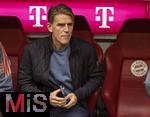 02.08.2025, Fussball Bundesliga 2025/2026, Freundschaftsspiel, FC Bayern Mnchen - Olympique Lyon, in der Allianz-Arena Mnchen, Sportdirektor Christoph Freund (Bayern Mnchen) nachdenklich 