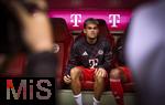 02.08.2025, Fussball Bundesliga 2025/2026, Freundschaftsspiel, FC Bayern Mnchen - Olympique Lyon, in der Allianz-Arena Mnchen,  Luis Diaz (FC Bayern Mnchen) auf der Bank. 