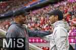 02.08.2025, Fussball Bundesliga 2025/2026, Freundschaftsspiel, FC Bayern Mnchen - Olympique Lyon, in der Allianz-Arena Mnchen, v.li: Trainer Vincent Kompany (FC Bayern Mnchen) begrt Trainer Paulo Fonseca (Olympique Lyon) 