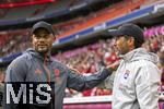 02.08.2025, Fussball Bundesliga 2025/2026, Freundschaftsspiel, FC Bayern Mnchen - Olympique Lyon, in der Allianz-Arena Mnchen, v.li: Trainer Vincent Kompany (FC Bayern Mnchen) begrt Trainer Paulo Fonseca (Olympique Lyon)  