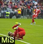 02.08.2025, Fussball Bundesliga 2025/2026, Freundschaftsspiel, FC Bayern Mnchen - Olympique Lyon, in der Allianz-Arena Mnchen, Luis Diaz (FC Bayern Mnchen) am Boden.