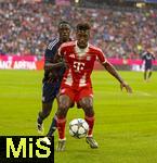 02.08.2025, Fussball Bundesliga 2025/2026, Freundschaftsspiel, FC Bayern Mnchen - Olympique Lyon, in der Allianz-Arena Mnchen, Kingsley Coman (re, FC Bayern Mnchen) gegen Sael Kumbedi (li, Olympique Lyon) 