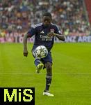 02.08.2025, Fussball Bundesliga 2025/2026, Freundschaftsspiel, FC Bayern Mnchen - Olympique Lyon, in der Allianz-Arena Mnchen, Sael Kumbedi (Olympique Lyon) am Ball 