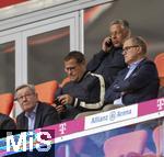 02.08.2025, Fussball Bundesliga 2025/2026, Freundschaftsspiel, FC Bayern Mnchen - Olympique Lyon, in der Allianz-Arena Mnchen, Ehrentribne mit Ex-Prsident und Aufsichtsratsvorsitzender Karl Hopfner (FC Bayern Mnchen), Sportvorstand Max Eberl (Bayern Mnchen), Vorstandsvorsitzender Jan-Christian Dreesen (FC Bayern Mnchen). 
