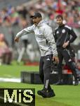 02.08.2025, Fussball Bundesliga 2025/2026, Freundschaftsspiel, FC Bayern Mnchen - Olympique Lyon, in der Allianz-Arena Mnchen, Trainer Paulo Fonseca (Olympique Lyon) in rage am Spielfeldrand.