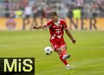 02.08.2025, Fussball Bundesliga 2025/2026, Freundschaftsspiel, FC Bayern Mnchen - Olympique Lyon, in der Allianz-Arena Mnchen, Tom Bischof (Bayern Mnchen) am Ball 