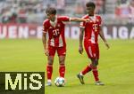 02.08.2025, Fussball Bundesliga 2025/2026, Freundschaftsspiel, FC Bayern Mnchen - Olympique Lyon, in der Allianz-Arena Mnchen, v.li: Tom Bischof (Bayern Mnchen) und Kingsley Coman (FC Bayern Mnchen) 
