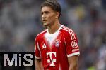 02.08.2025, Fussball Bundesliga 2025/2026, Freundschaftsspiel, FC Bayern Mnchen - Olympique Lyon, in der Allianz-Arena Mnchen, Tom Bischof (Bayern Mnchen) nachdenklich 