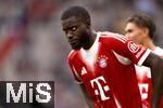 02.08.2025, Fussball Bundesliga 2025/2026, Freundschaftsspiel, FC Bayern Mnchen - Olympique Lyon, in der Allianz-Arena Mnchen, Dayot Upamecano (FC Bayern Mnchen) beim voll focussiert