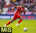 02.08.2025, Fussball Bundesliga 2025/2026, Freundschaftsspiel, FC Bayern Mnchen - Olympique Lyon, in der Allianz-Arena Mnchen,  Jonathan Tah (FC Bayern Mnchen) am Ball 