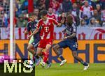 02.08.2025, Fussball Bundesliga 2025/2026, Freundschaftsspiel, FC Bayern Mnchen - Olympique Lyon, in der Allianz-Arena Mnchen, David Santos Daiber (mitte, Bayern Mnchen) am Ball 
