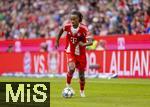 02.08.2025, Fussball Bundesliga 2025/2026, Freundschaftsspiel, FC Bayern Mnchen - Olympique Lyon, in der Allianz-Arena Mnchen, Jonah Kusi-Asare (Bayern Mnchen) am Ball 