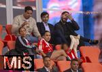 02.08.2025, Fussball Bundesliga 2025/2026, Freundschaftsspiel, FC Bayern Mnchen - Olympique Lyon, in der Allianz-Arena Mnchen, Ehrengastbereich mit Geraldine Ponce (mittlere Reihe, mitte) der Ehefrau von Luis Diaz (FC Bayern Mnchen). Und Tatiana, die Mutter von Geraldine Ponce auch auf der Tribne. 